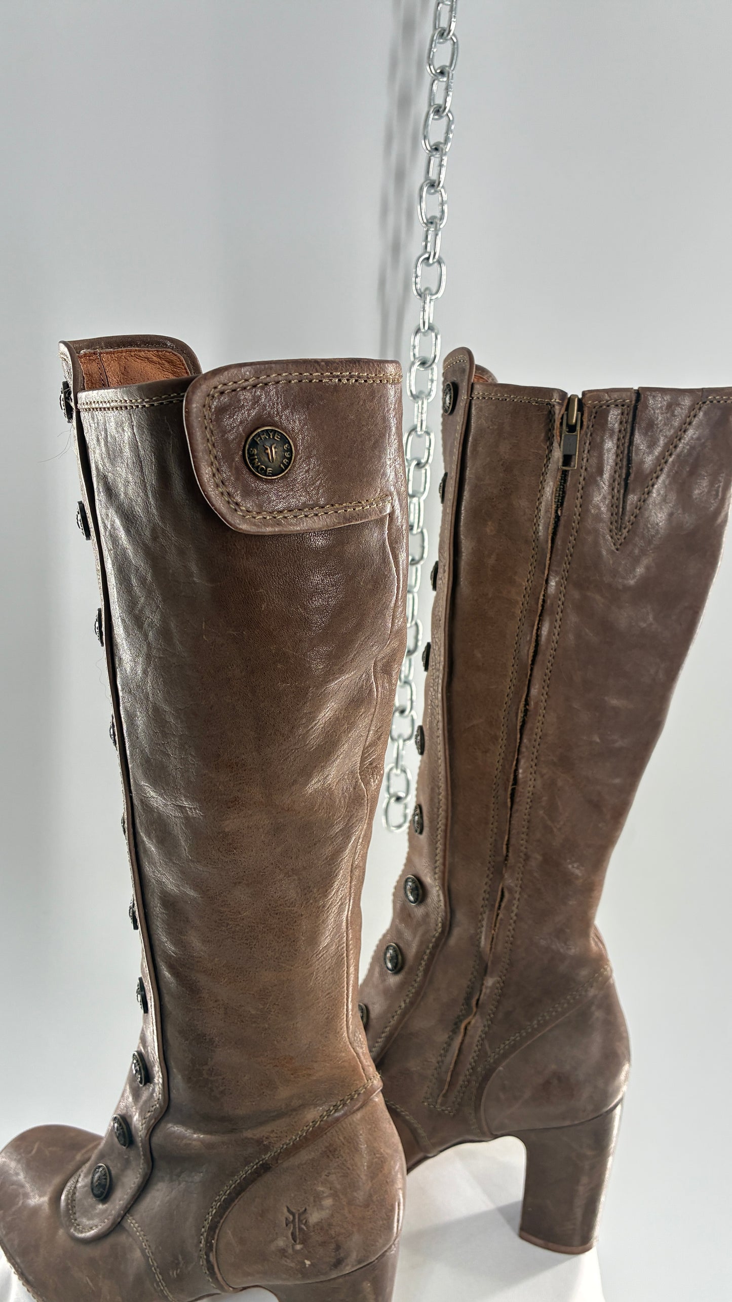 Vintage Limited Edition FRYE Adrienne Taupe Leather Rounded Toe Boots with Button Details (8.5)