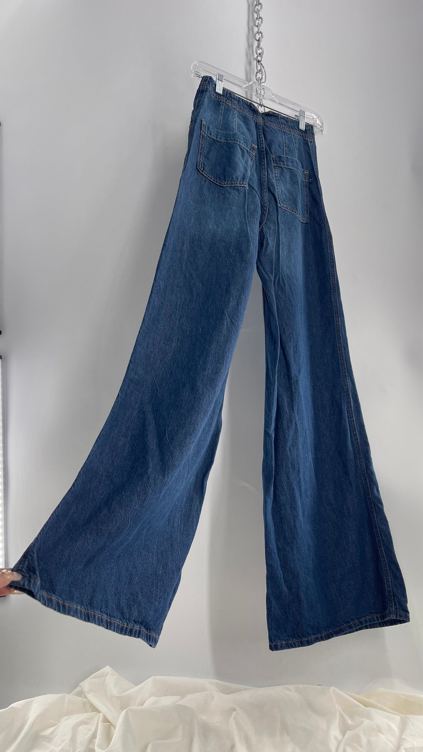 Pilcro High Waisted Medium Wash Wide Leg Jeans with Pleated Bum (27 Tall)