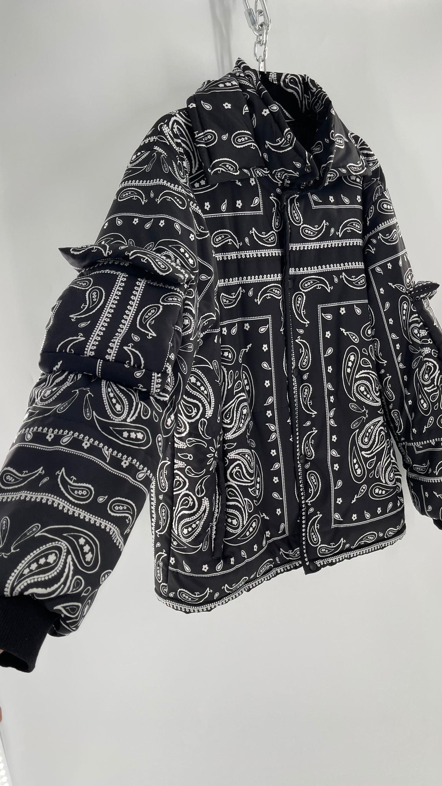 Bandana Patterned Black/White Puffer Jacket (C)(3XL)