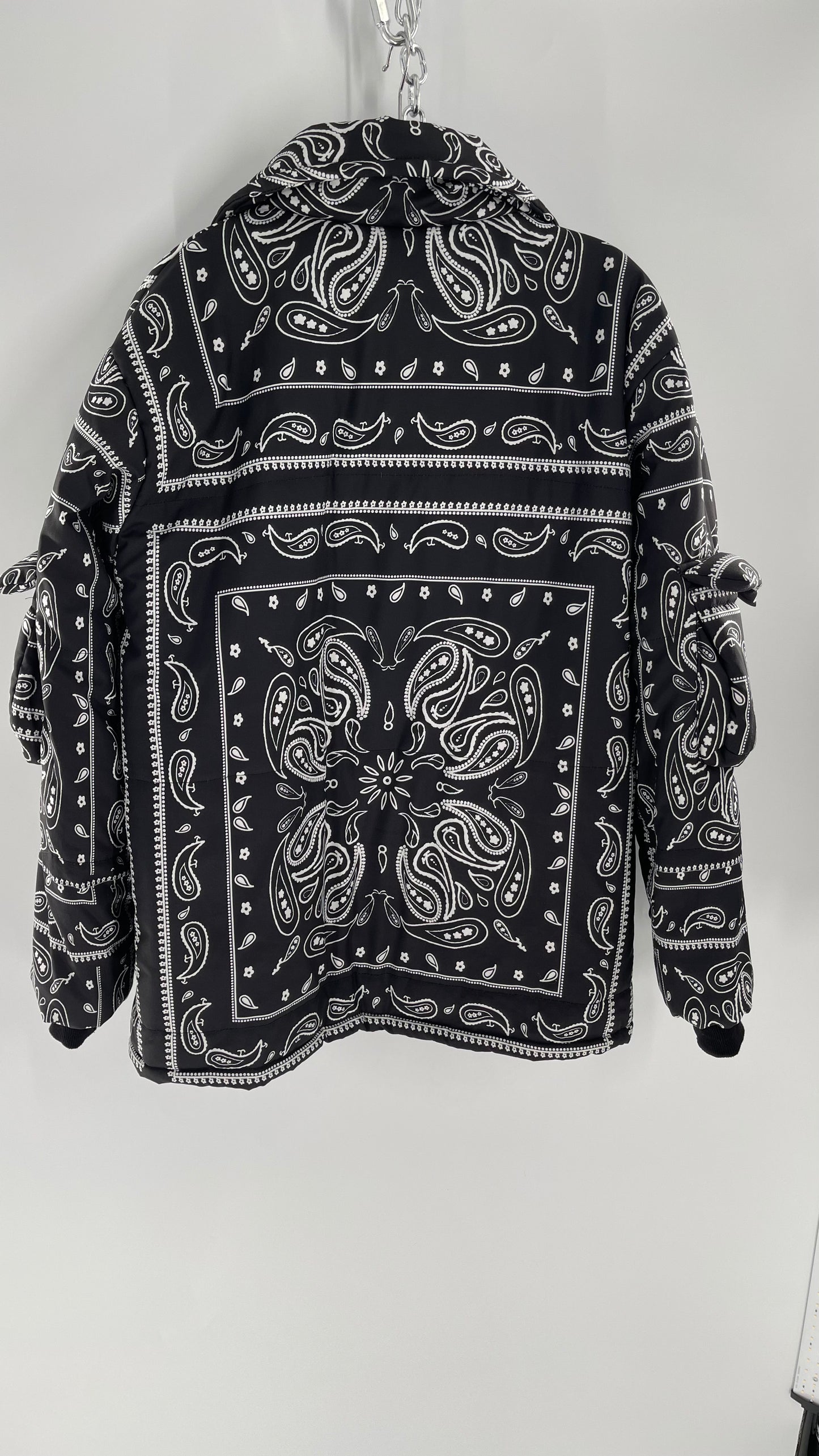 Bandana Patterned Black/White Puffer Jacket (C)(3XL)