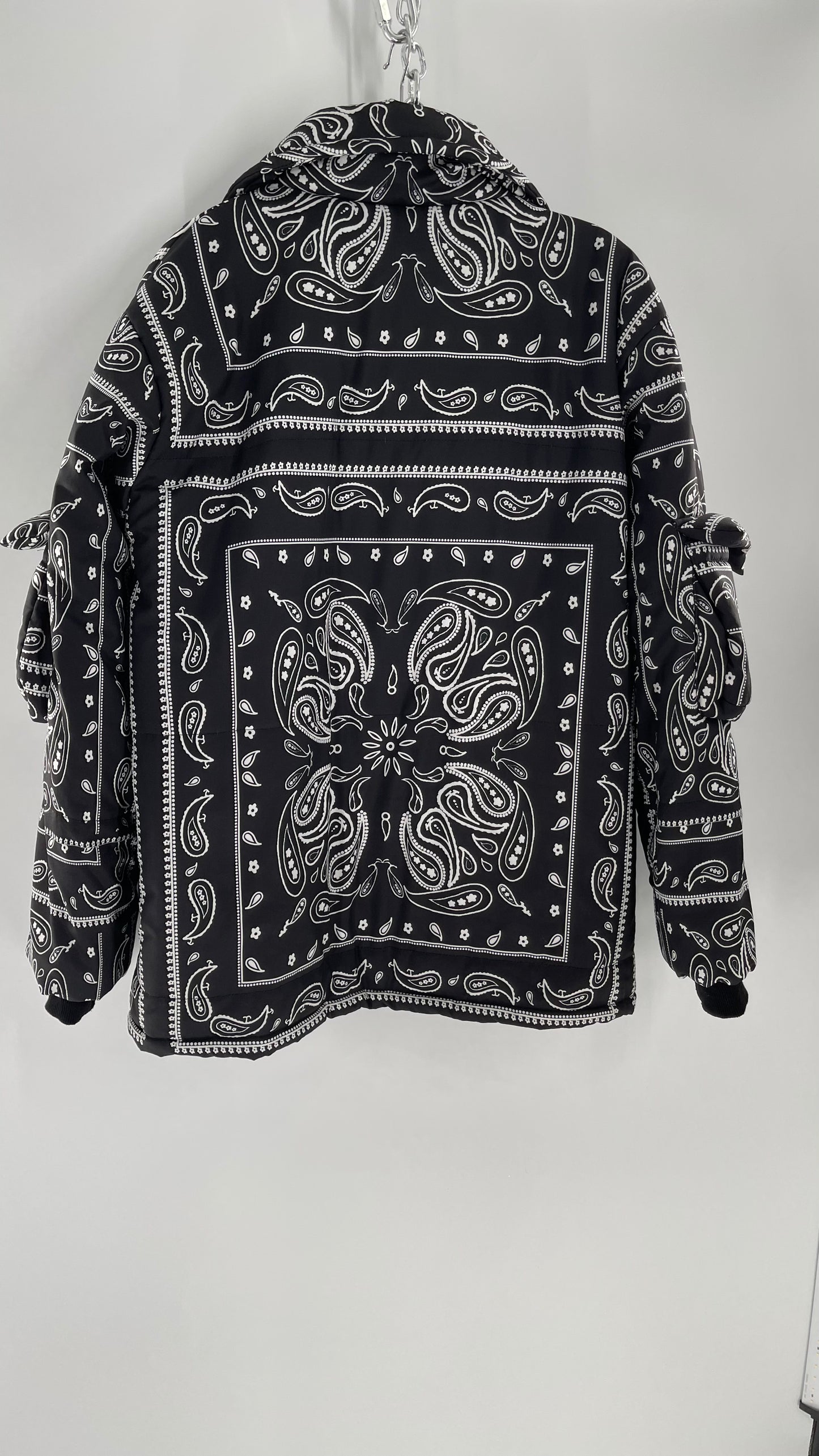 Bandana Patterned Black/White Puffer Jacket (C)(3XL)