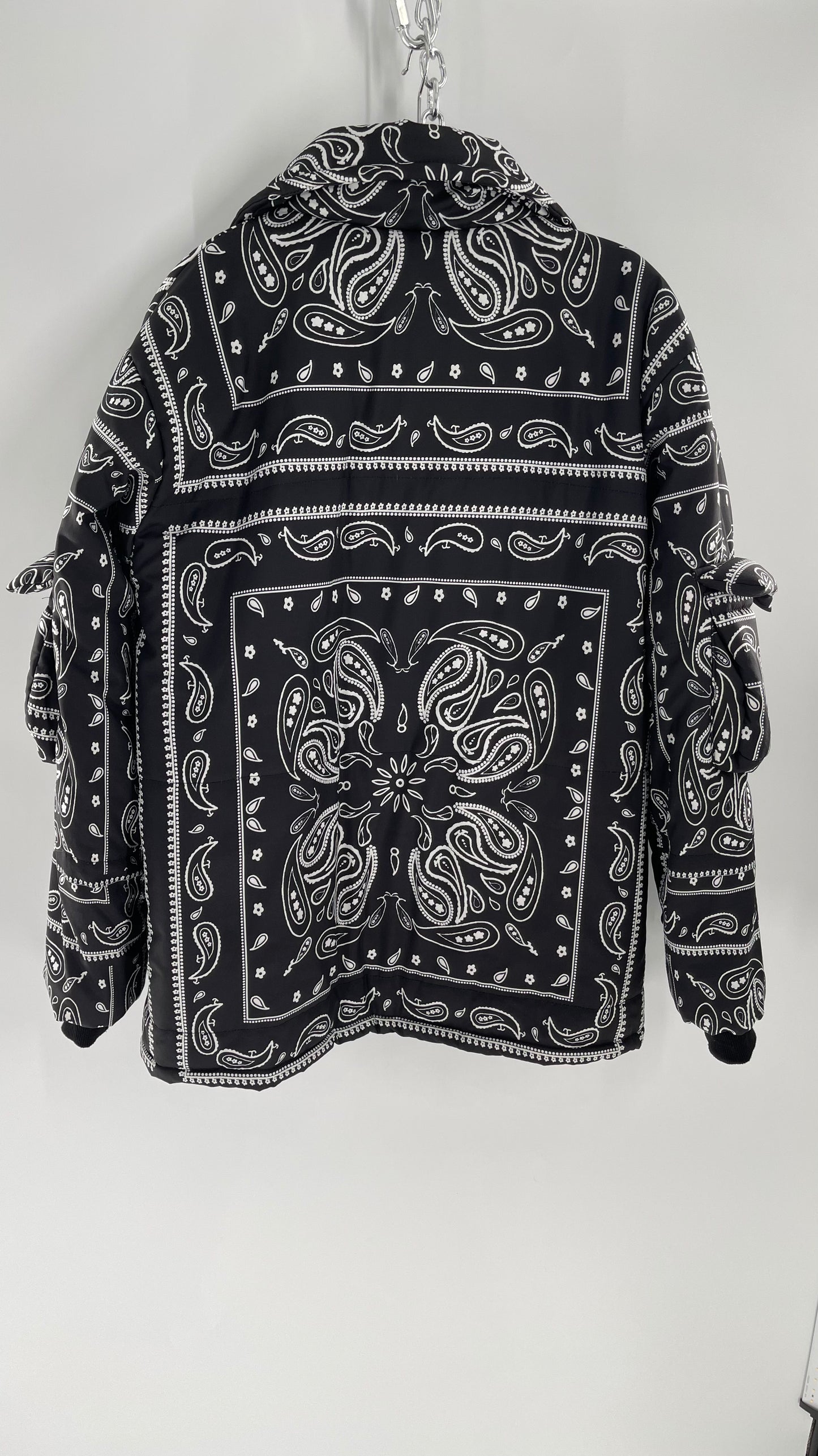 Bandana Patterned Black/White Puffer Jacket (C)(3XL)