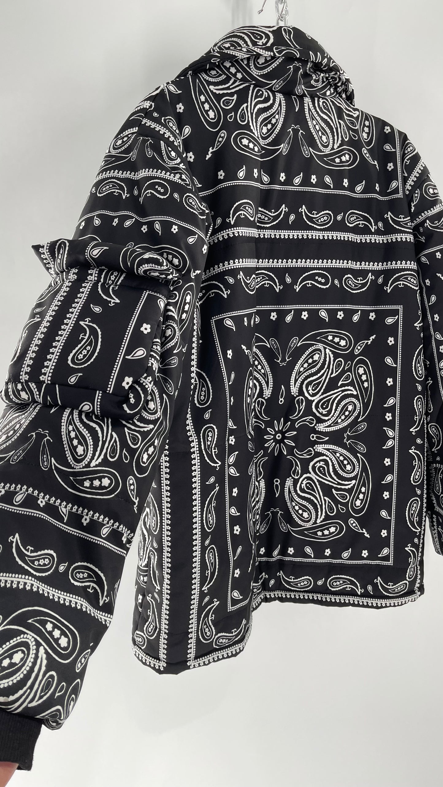 Bandana Patterned Black/White Puffer Jacket (C)(3XL)