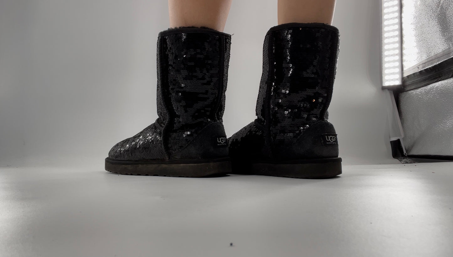 UGG 3161 Classic pop Short Black Sequin Sparkle Sheepskin Lined Boots Women’s Size 10