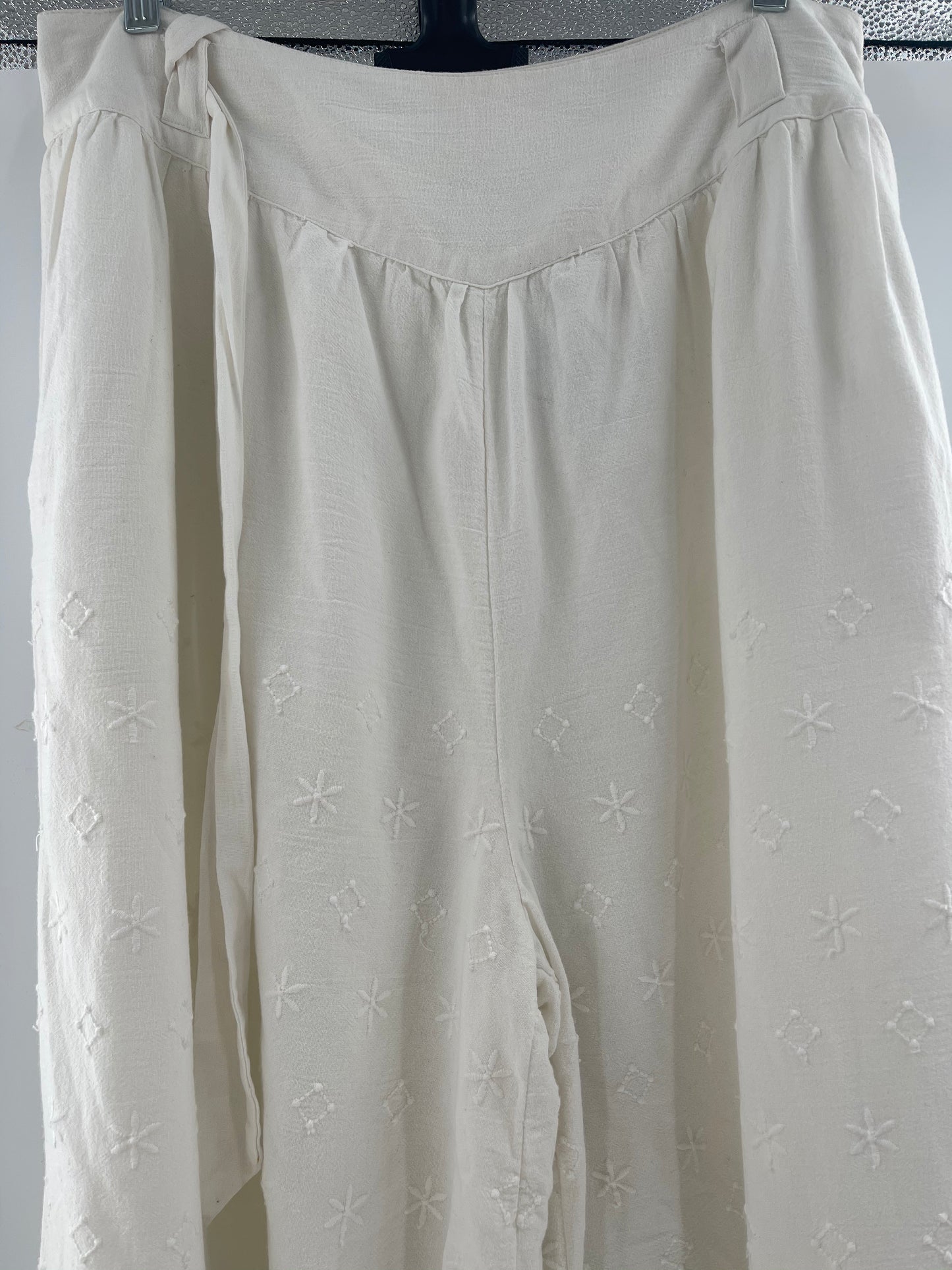 Free People - White Haram / Gypsy Embroidered Pants (Size 12)