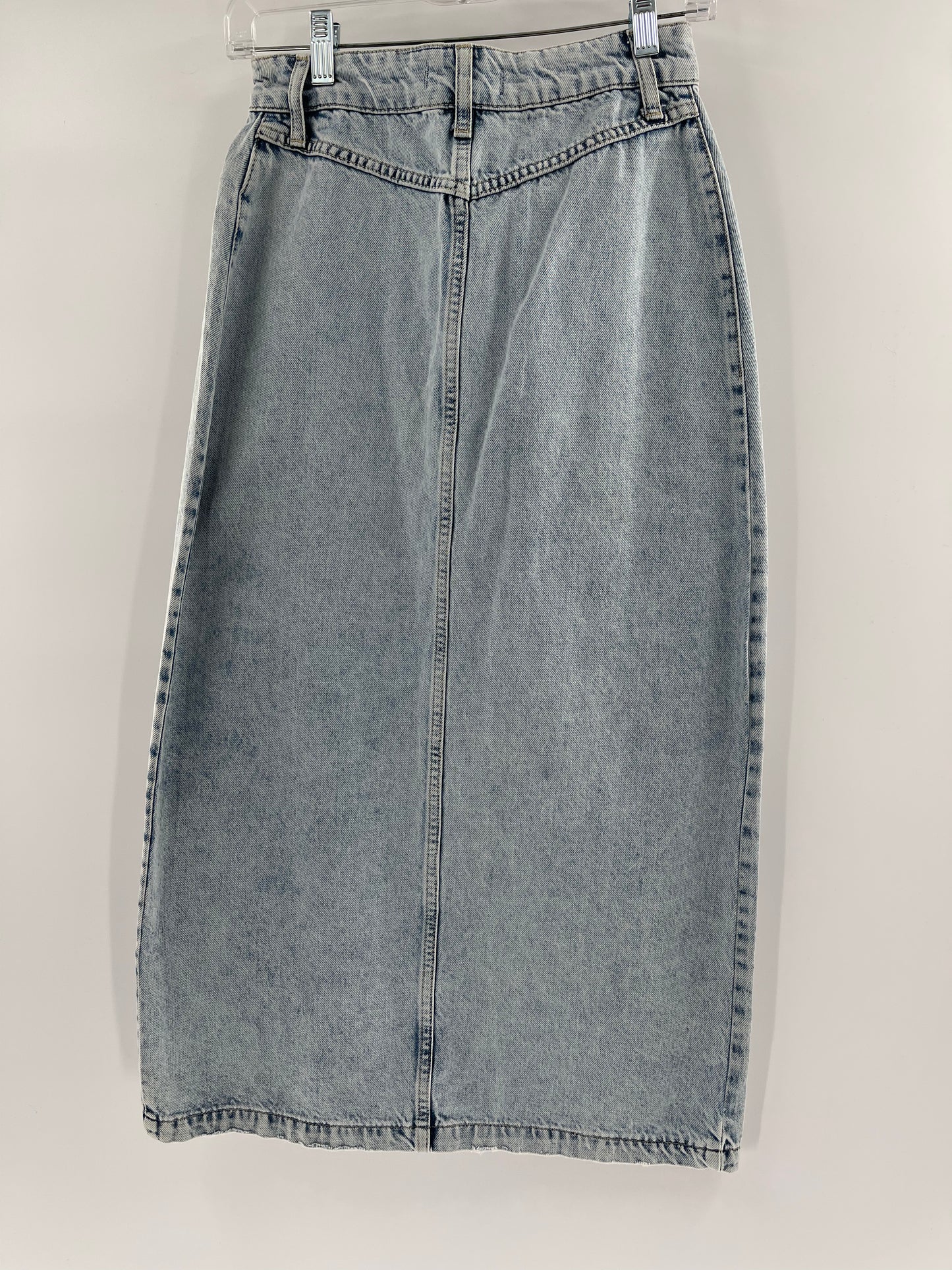 Free People - We The Free - Light Wash Denim Button front skirt with oversized pockets (Size 0)