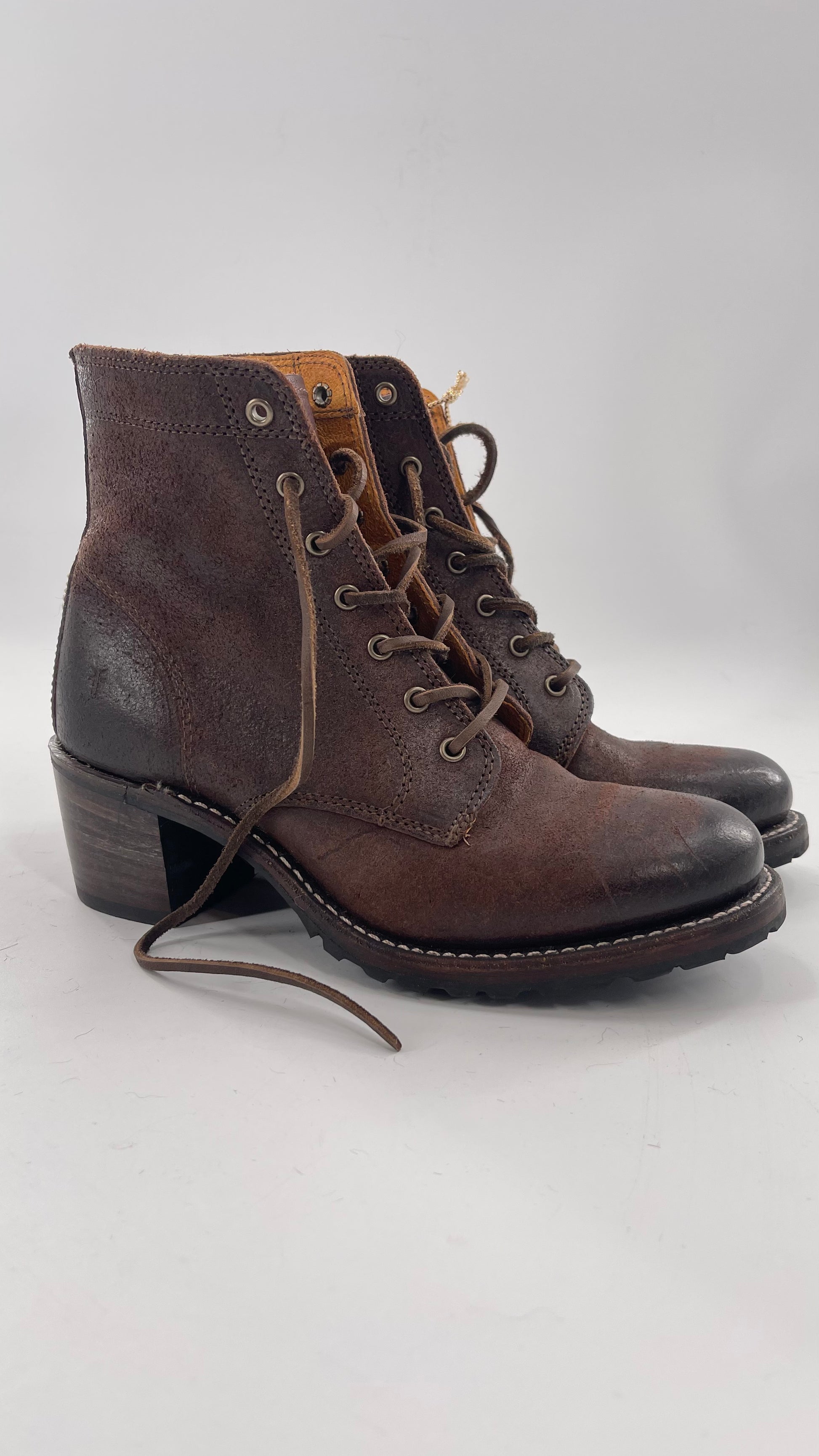 Frye Sabrina 6G Lace Up in Dark Brown 9 The Thrifty Hippy