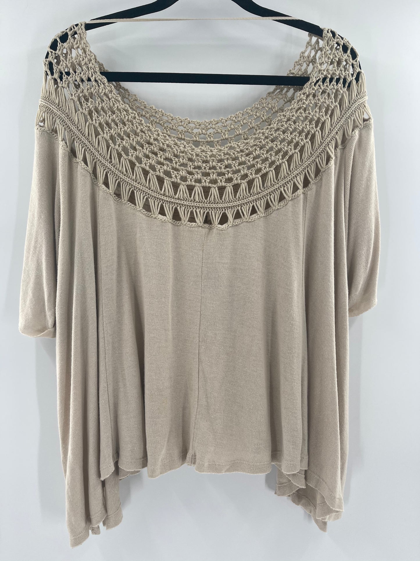 Free People - We The Free -   Short Sleeve Light Beige Top with Crochet and Macrame Details on Neckline (Size XL)