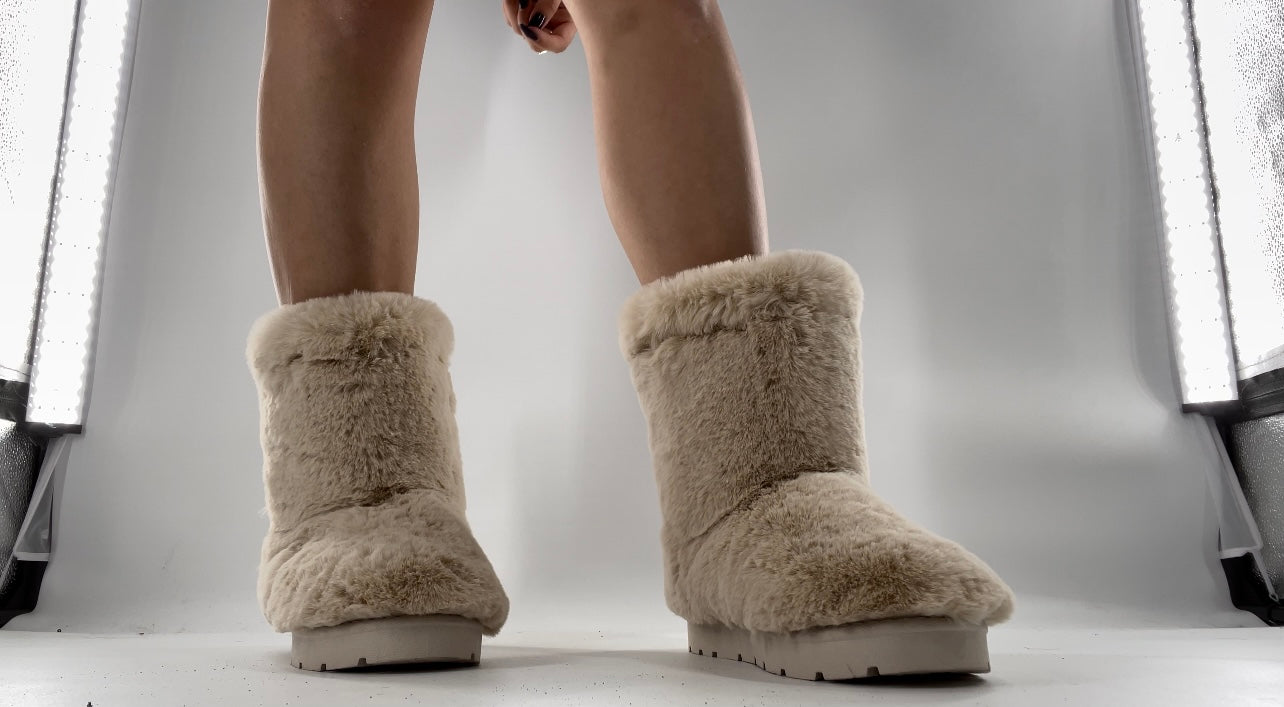 Bamboo White Fur Boots (7.5)