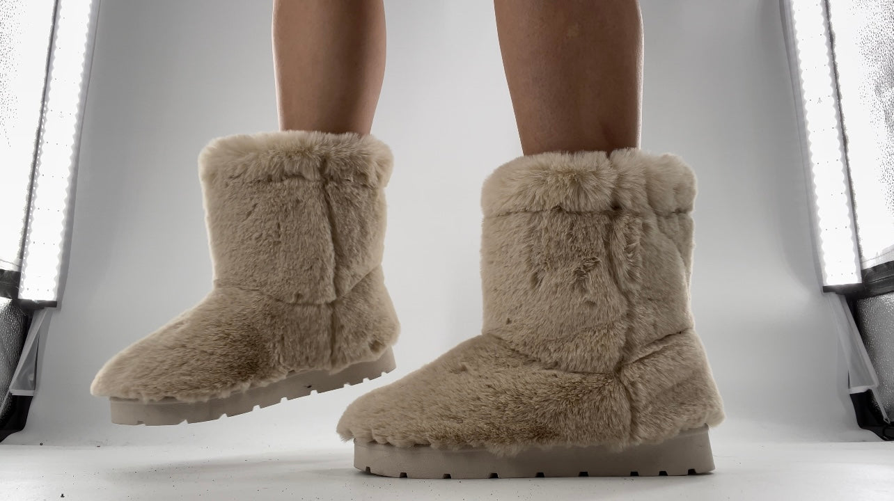 Bamboo White Fur Boots (7.5)