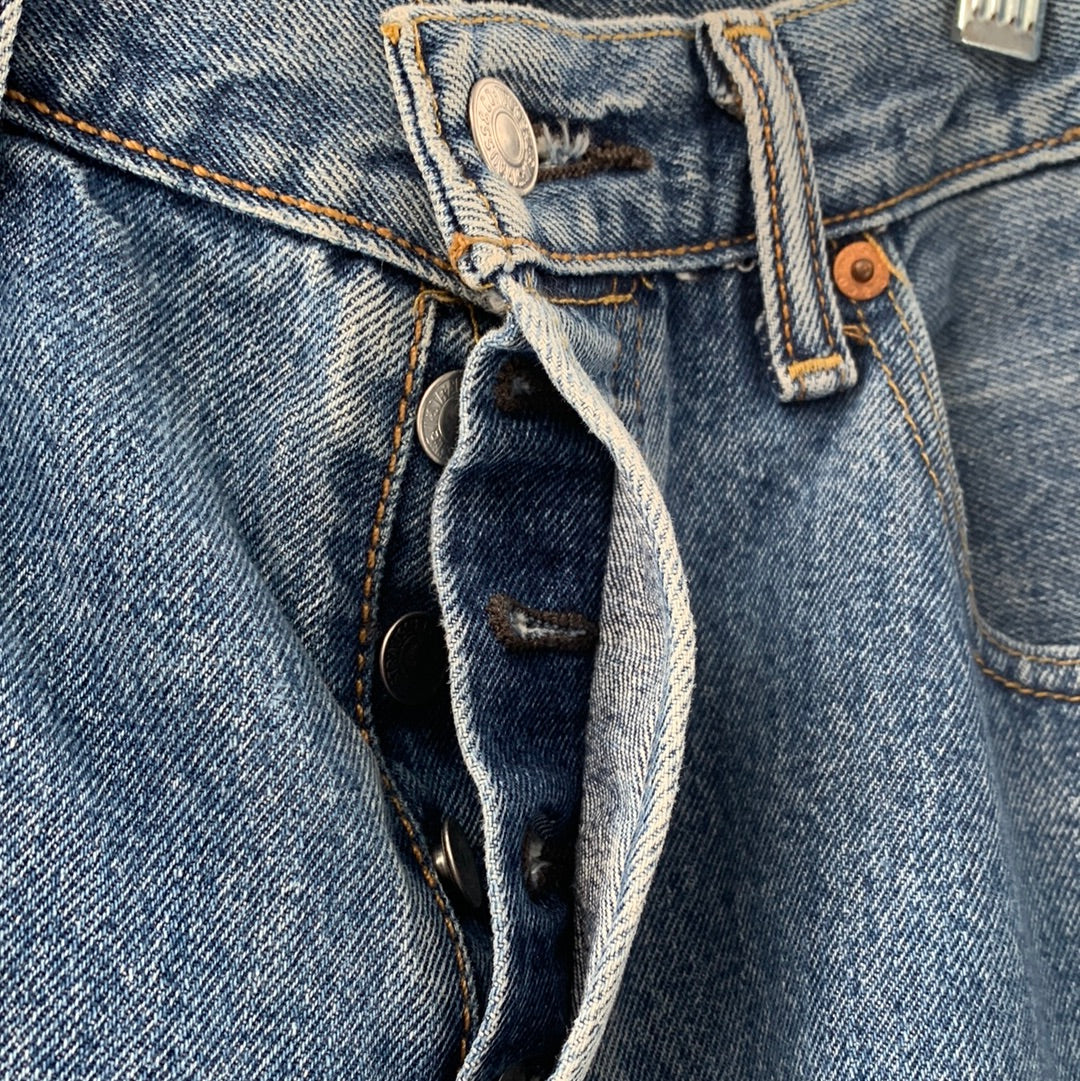 Vintage Levi 501 Jeans (Size 32)