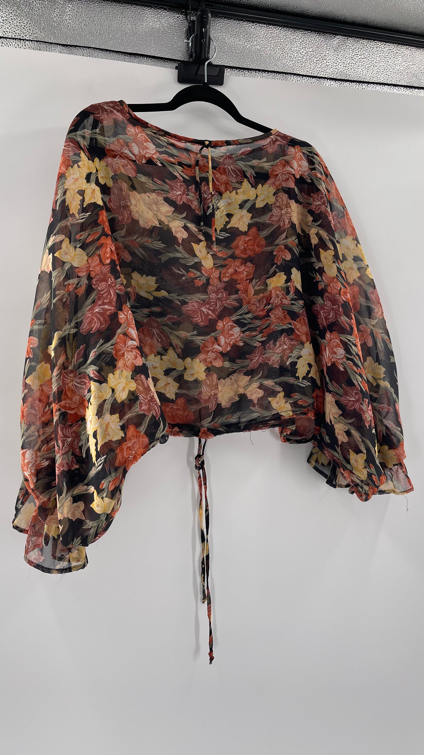 Unmarked Sheer Floral Cropped Long Sleeve (Medium)