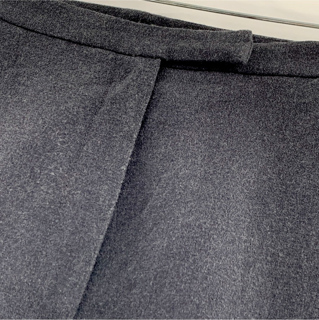 Urban Outfitters - Grey Cuffed Hem Shorts (Size 4P)