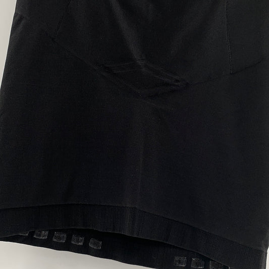 Yummie Black with Rubber Lined Hem / Grips Shape-wear Mini Skirt (Size Small)