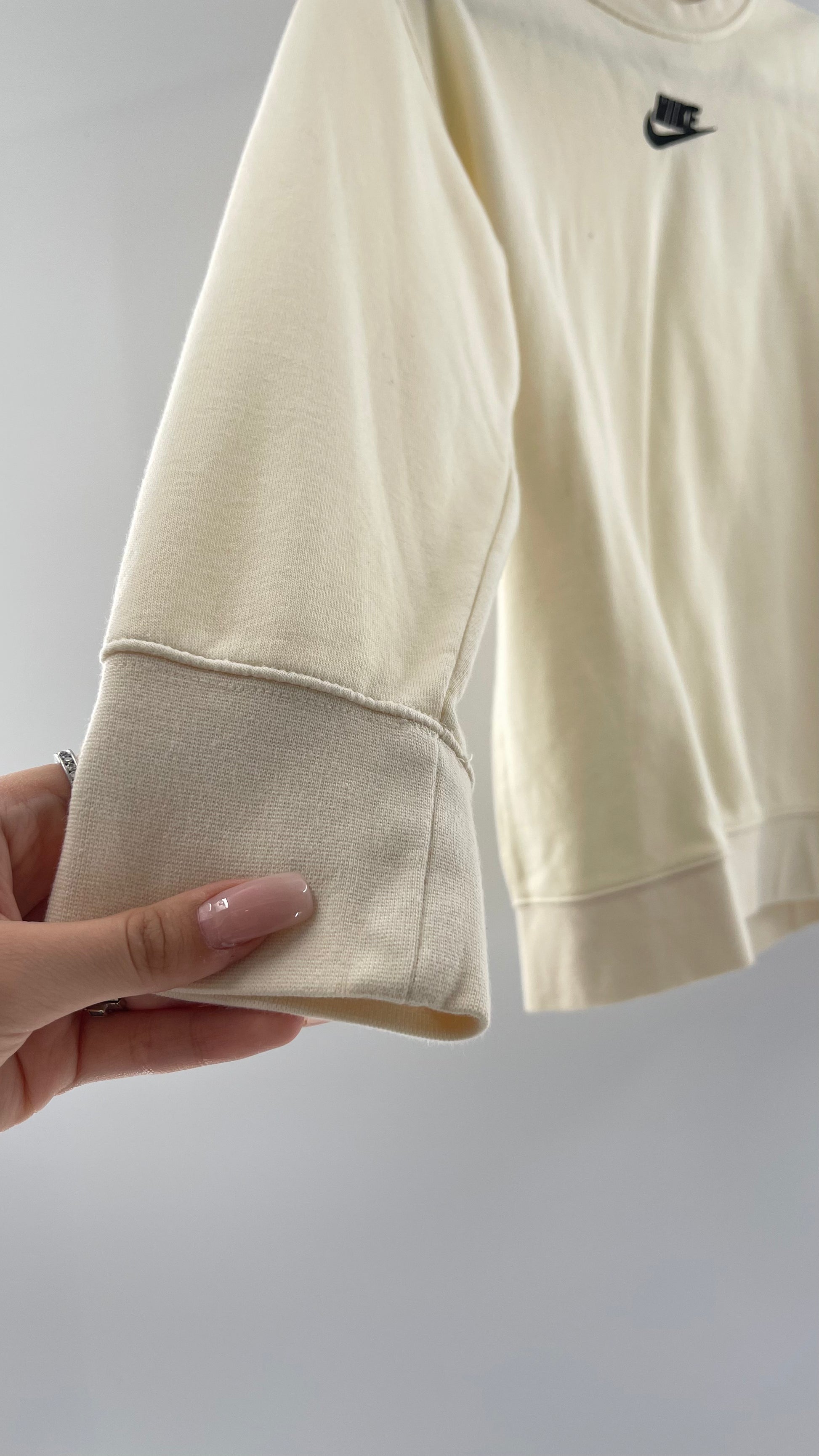 Cream crewneck nike sale