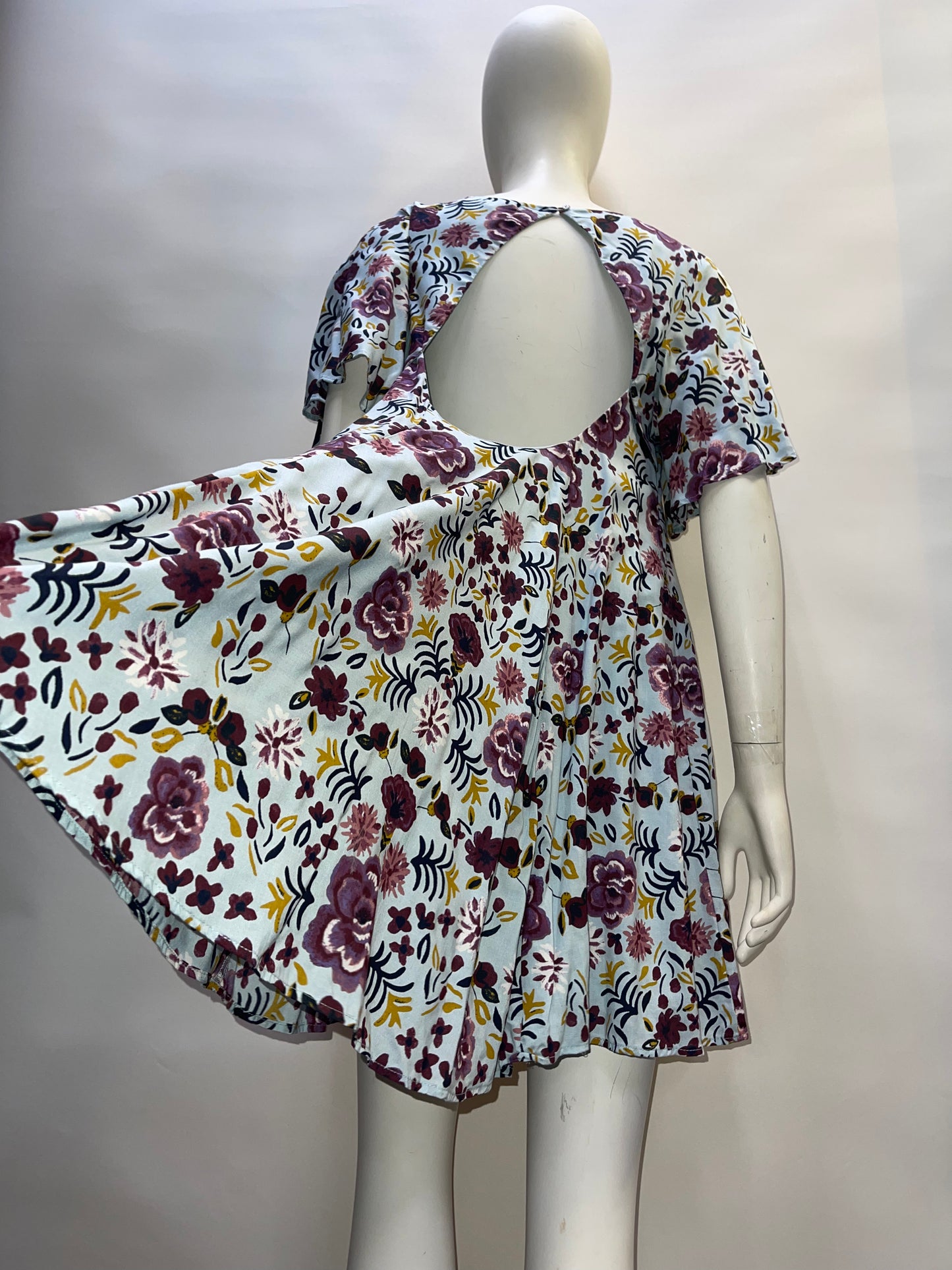 Urban Outfitters Open Back Floral Mini (SzM)
