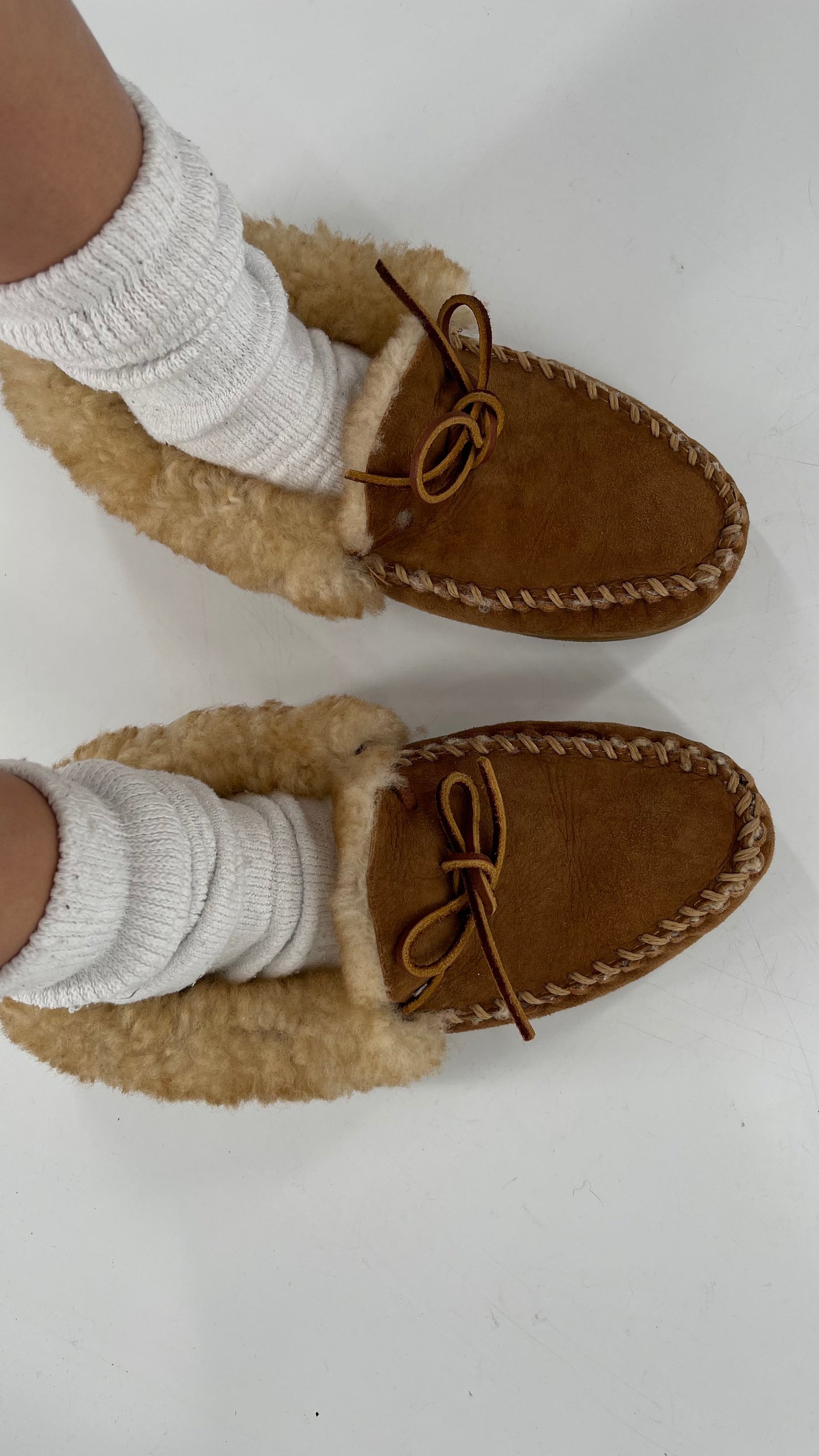 LL BEAN Womens Suede Shearling Lined Moccasin Slippers Size 11