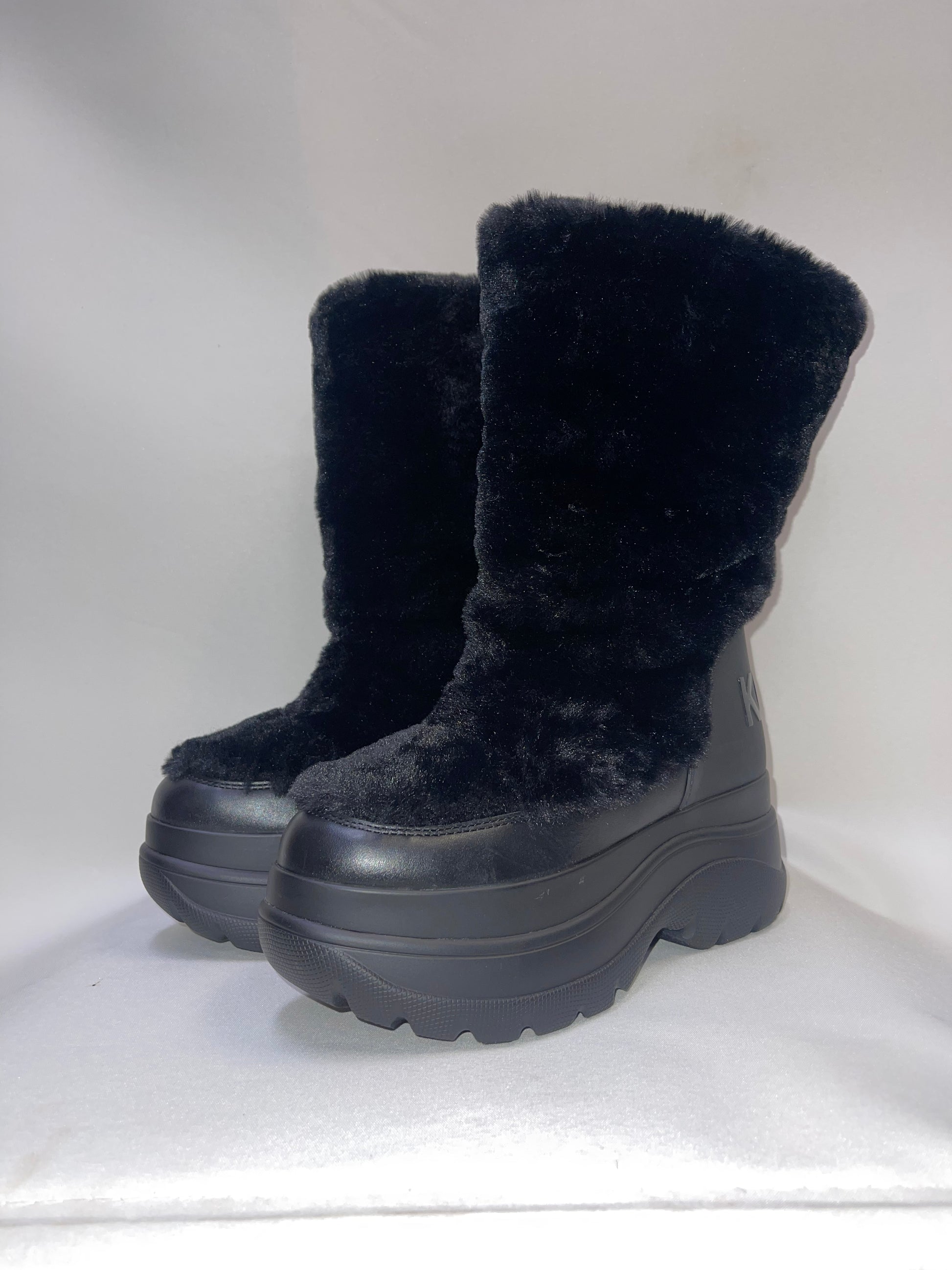 Michael kors 2024 boots with fur