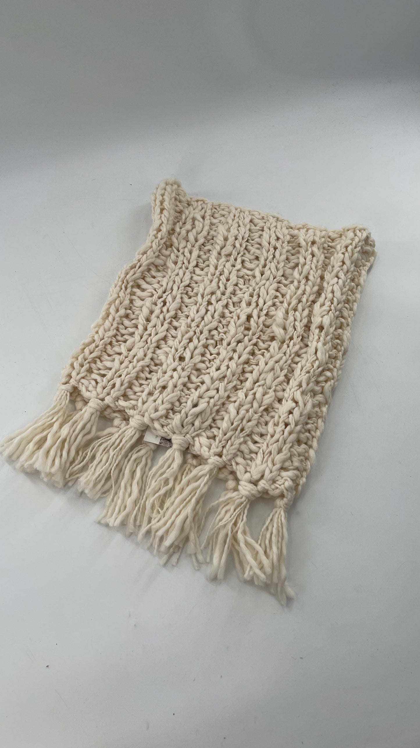 American Eagle Outfitters Beige Knit Scarf