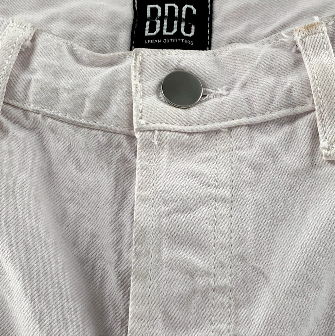 Urban Outfitters / BDG White Button Up Straight High-Rise Jeans (size 29)