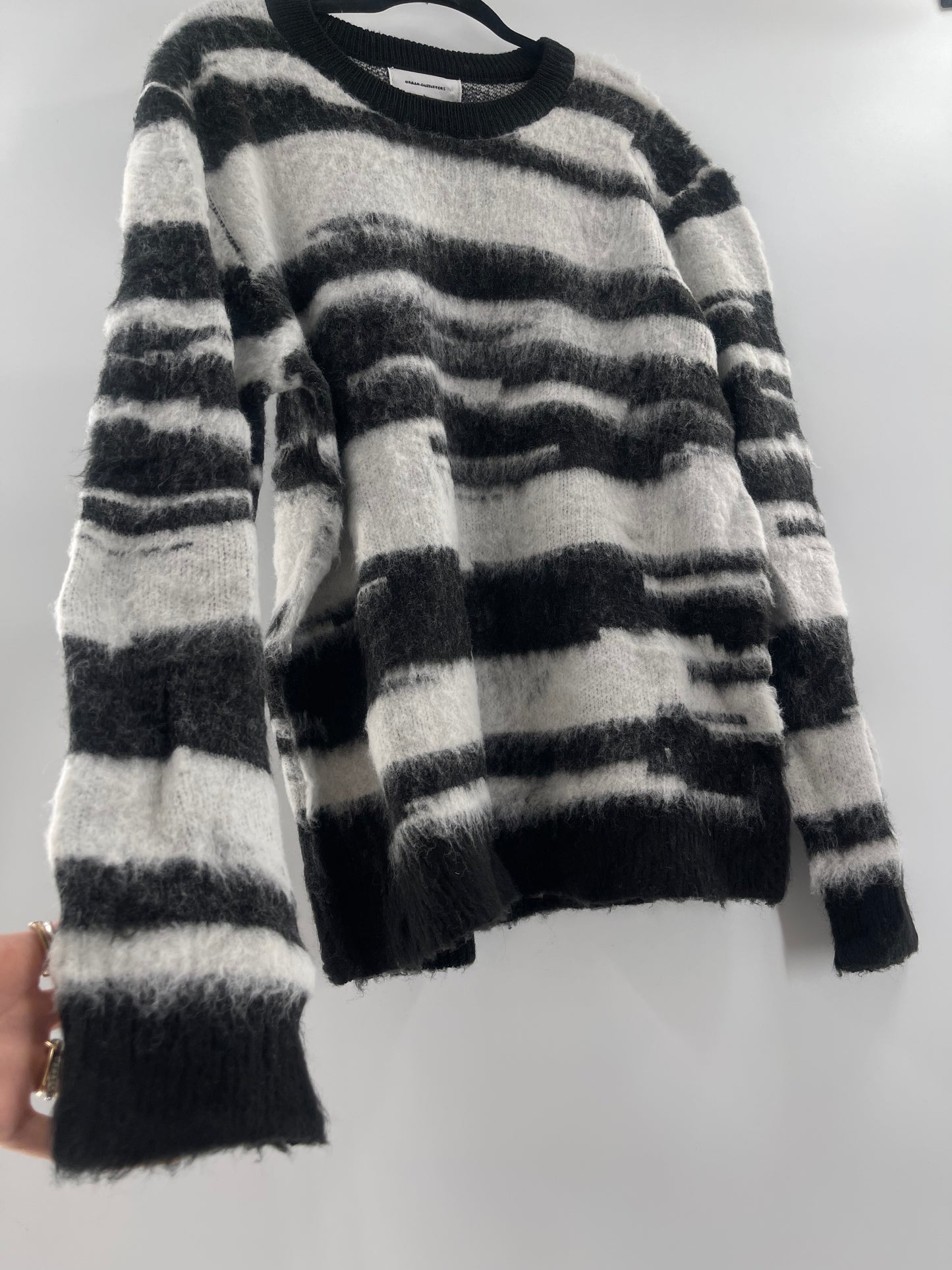Urban Outfitters Black/White Sweater (Large)