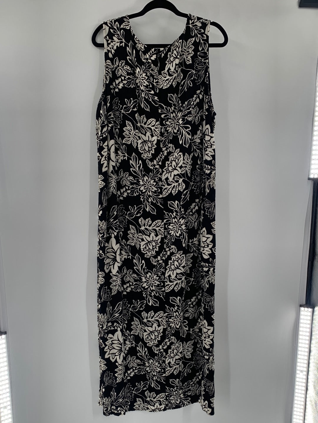 Notations Woman - Vintage Black and White Leaf Maxi Dress (Size 1X)