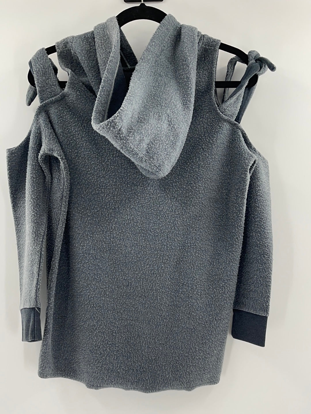 American Eagles Outfitters Gray Should Cut Out and Ties High Low Gray Sweater (Size Small)