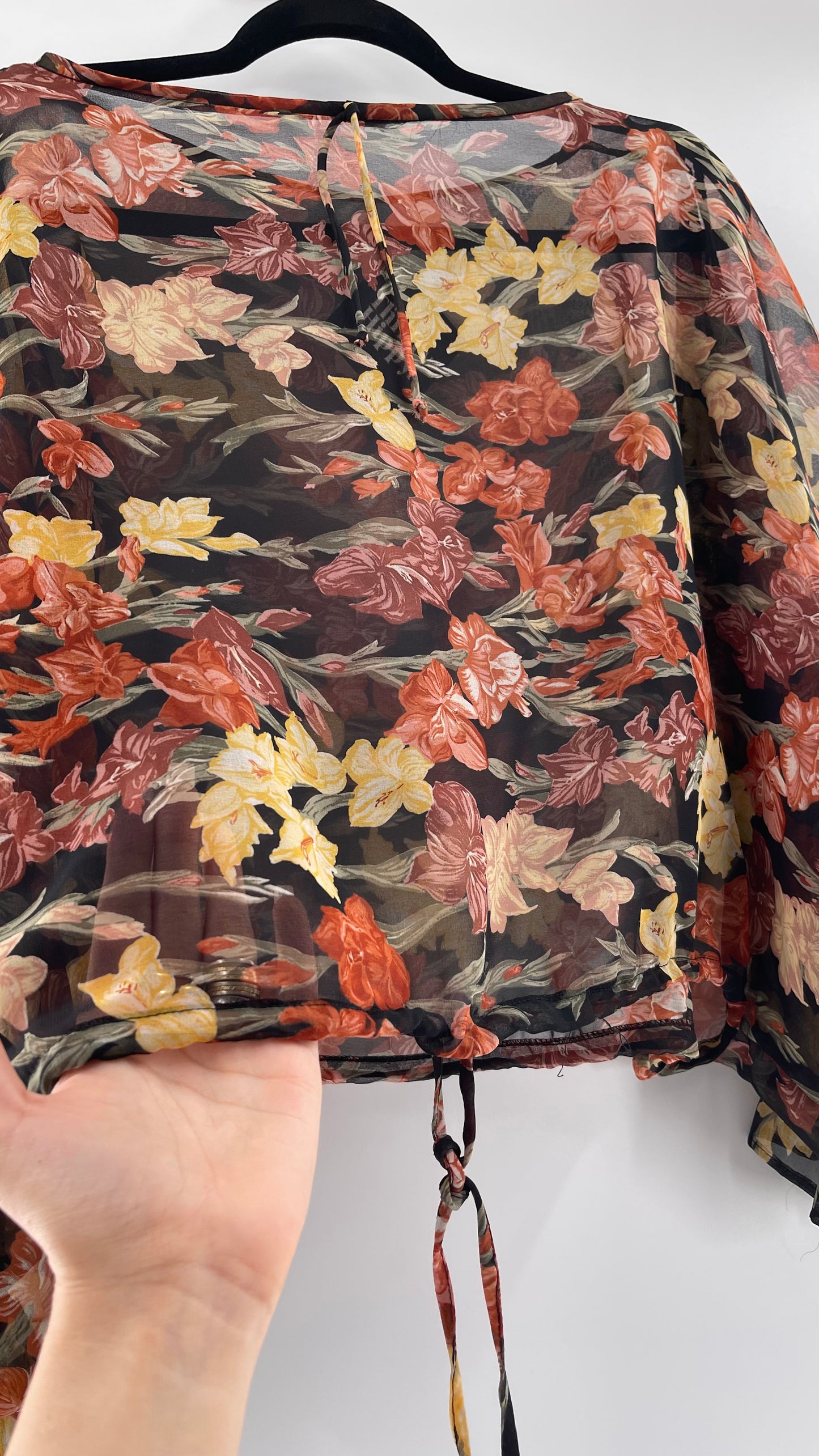 Unmarked Sheer Floral Cropped Long Sleeve (Medium)