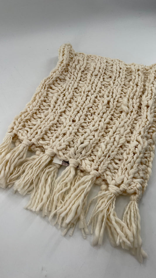 American Eagle Outfitters Beige Knit Scarf