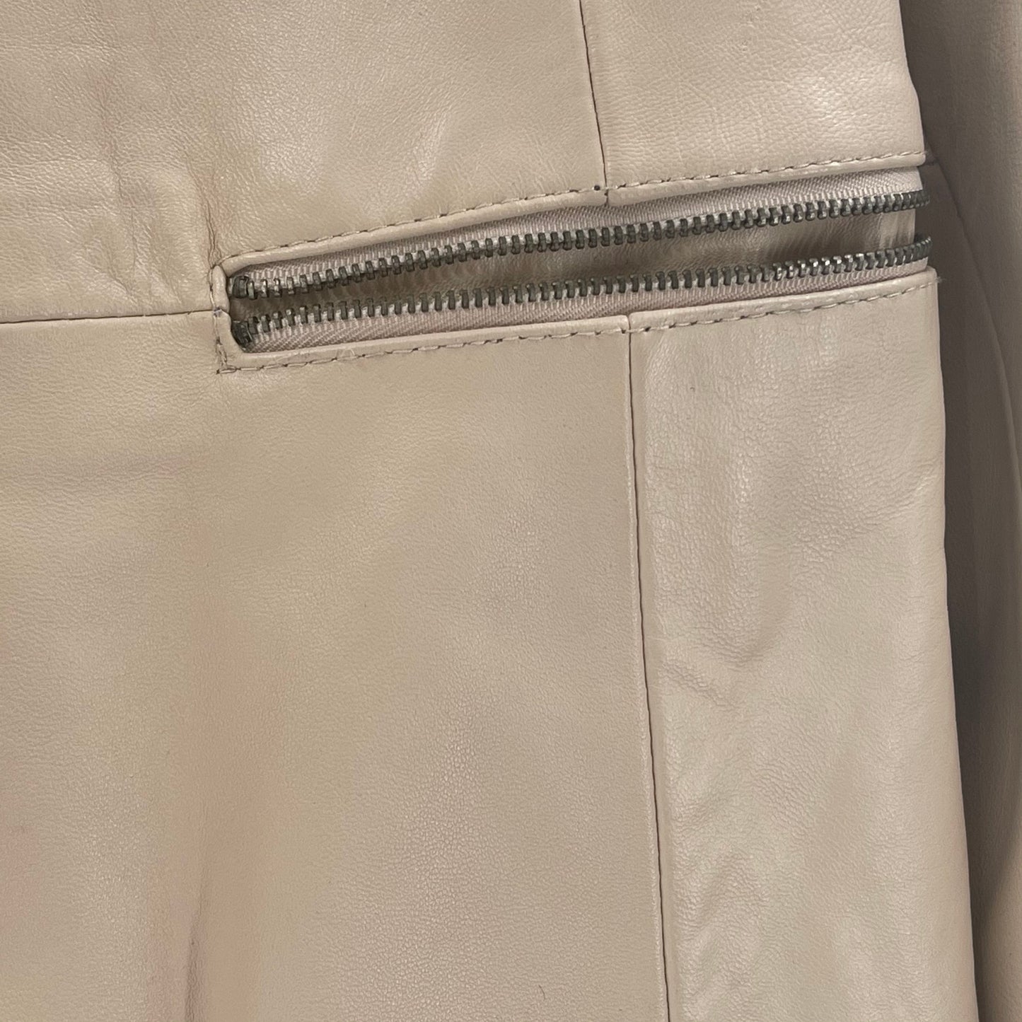 Terry Lewis Genuine Cream Leather Zipper Front 2 Front Pockets (Size L)