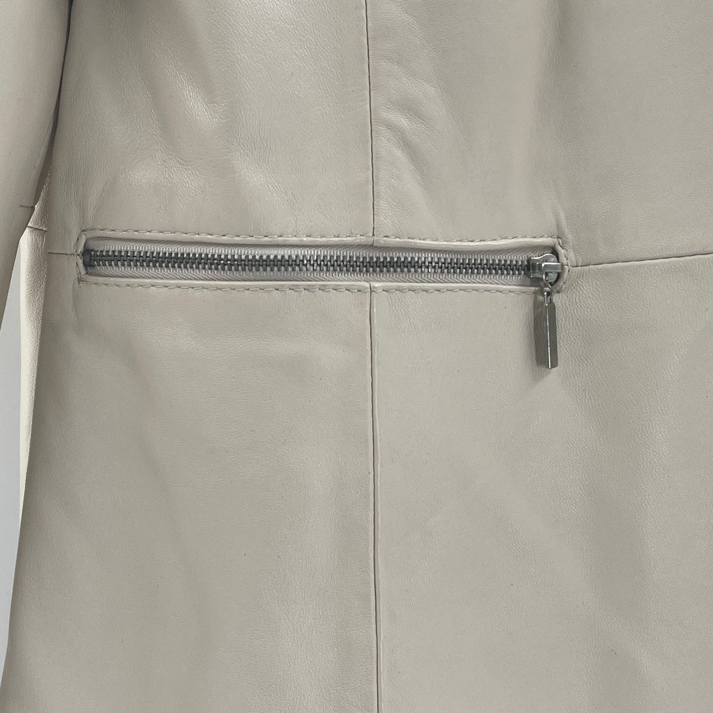 Terry Lewis Genuine Cream Leather Zipper Front 2 Front Pockets (Size L)