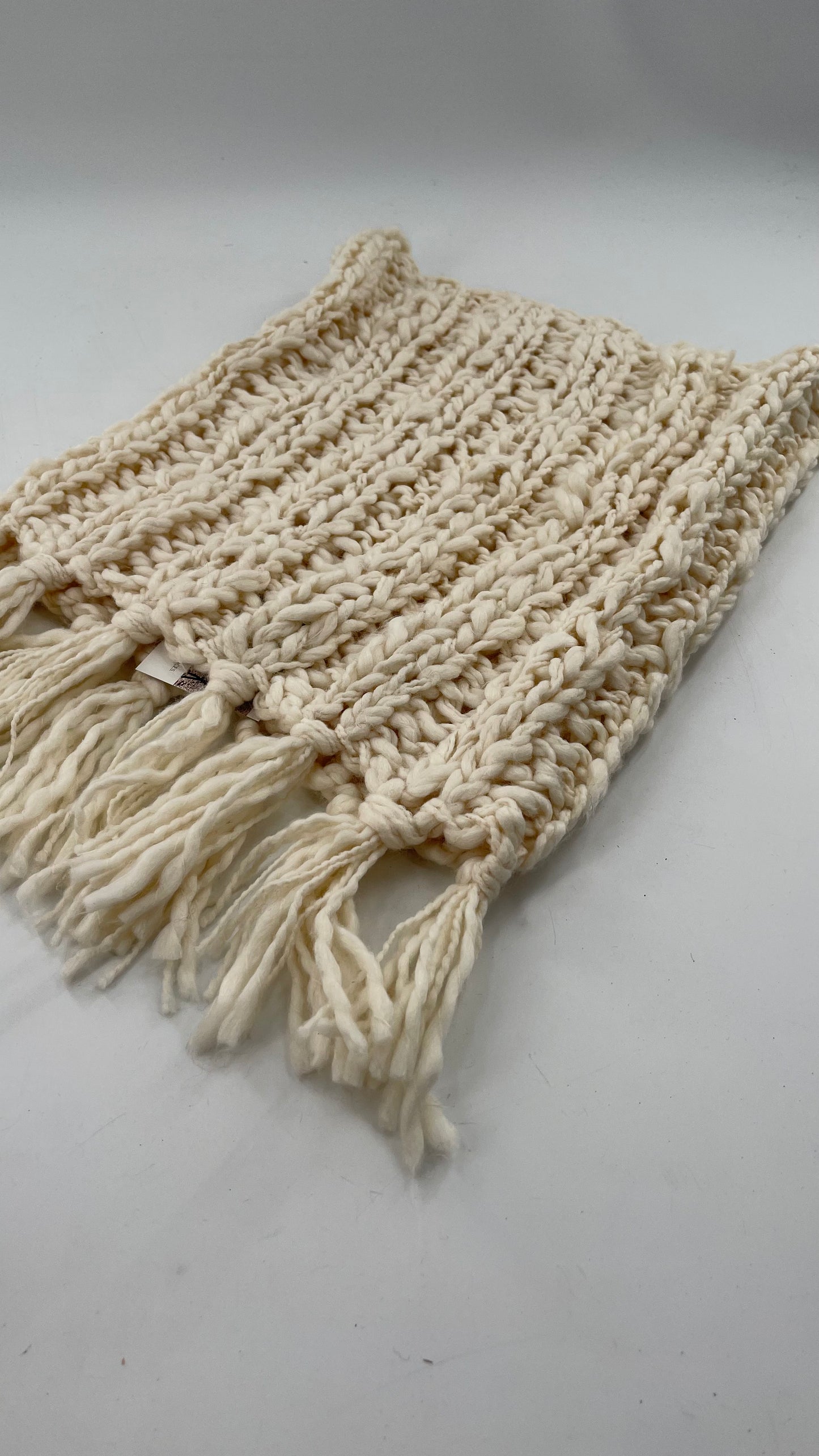 American Eagle Outfitters Beige Knit Scarf