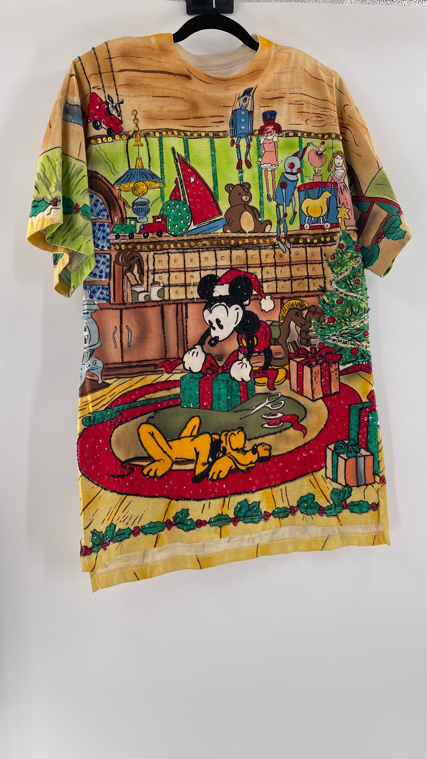 Vintage 1980s Disney by JouJou Mickey’s Christmas Sequined T (Large)