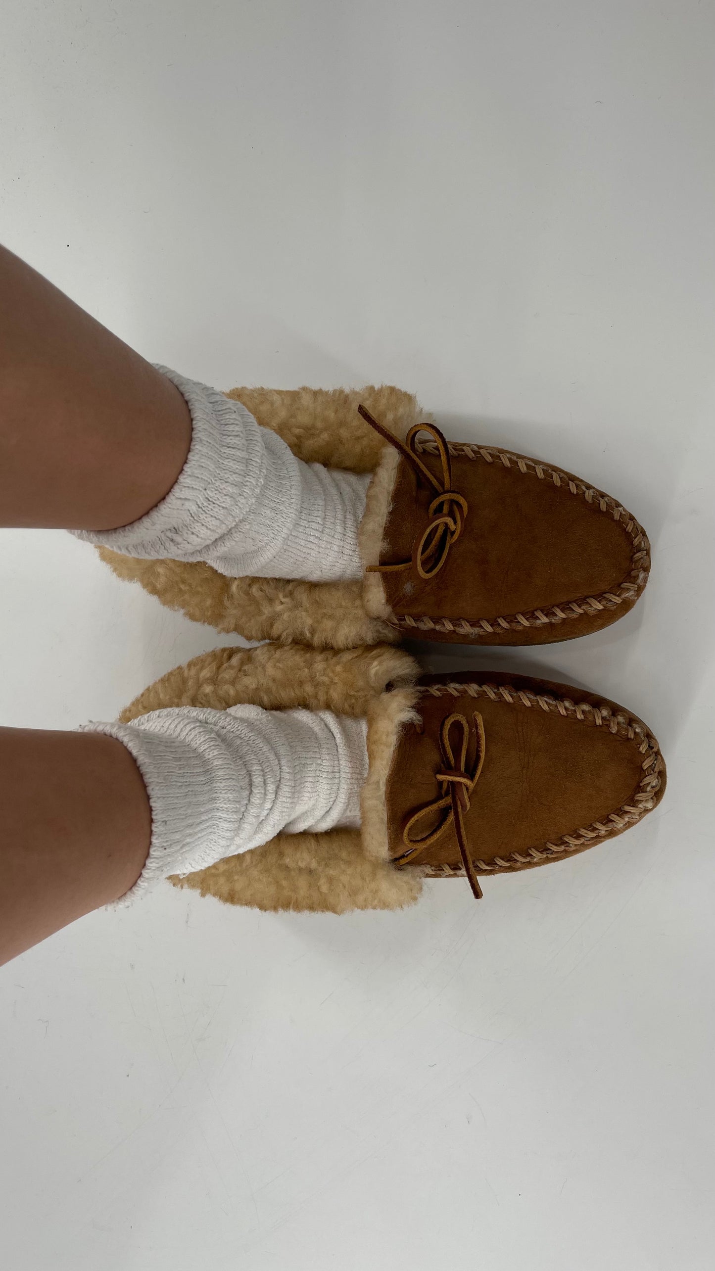 LL BEAN Womens Suede Shearling Lined Moccasin Slippers Size 11
