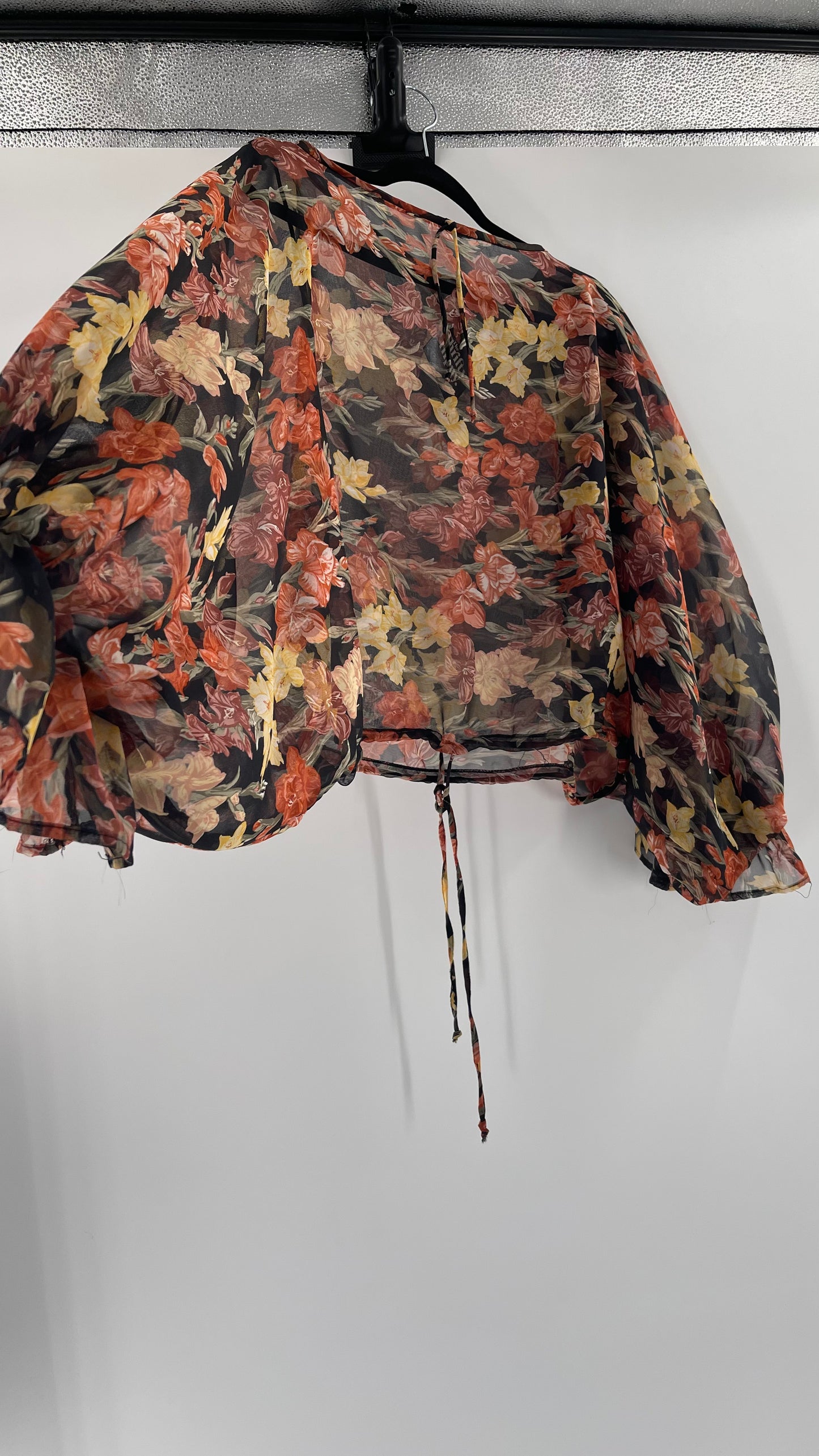 Unmarked Sheer Floral Cropped Long Sleeve (Medium)