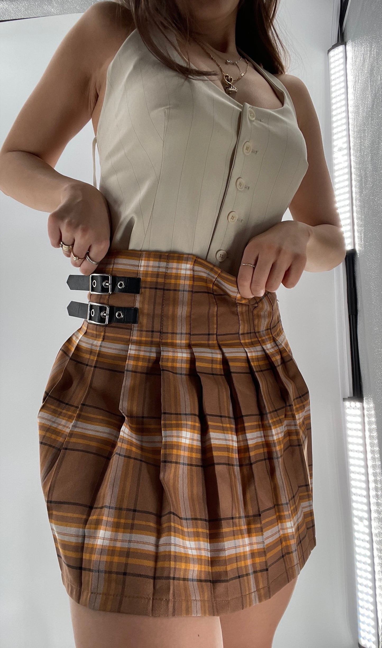 Vintage No Boundaries Buckle Side Tan Plaid Pleated Mini Skirt (M)7-9)