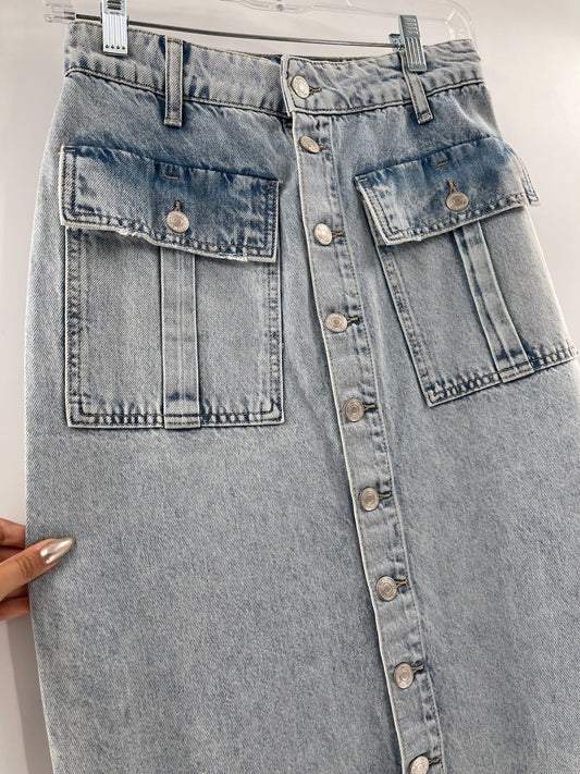 Free People - We The Free - Light Wash Denim Button front skirt with oversized pockets (Size 0)